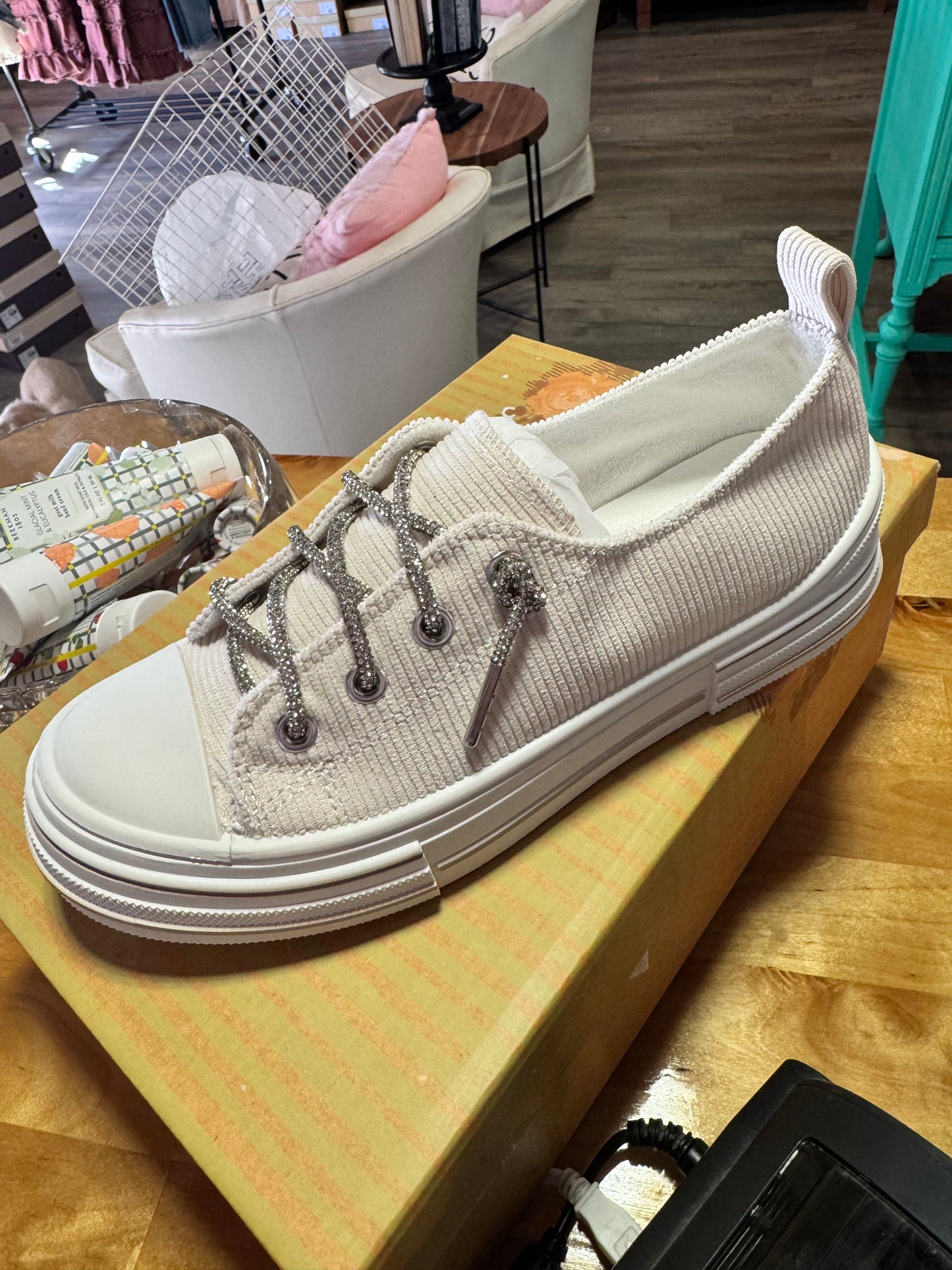Aman Rose Corduroy Tennis Shoe - Cream