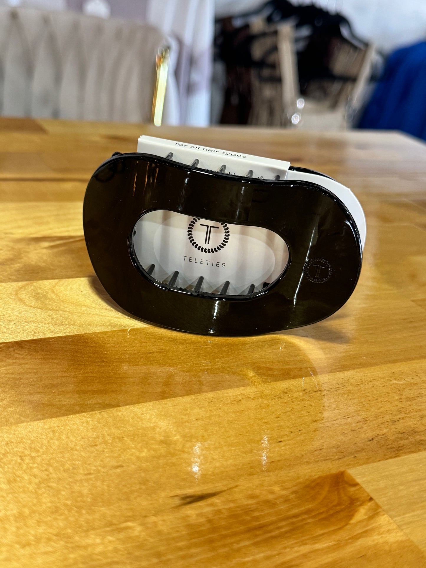 Large Round Flat Clip Jet Black