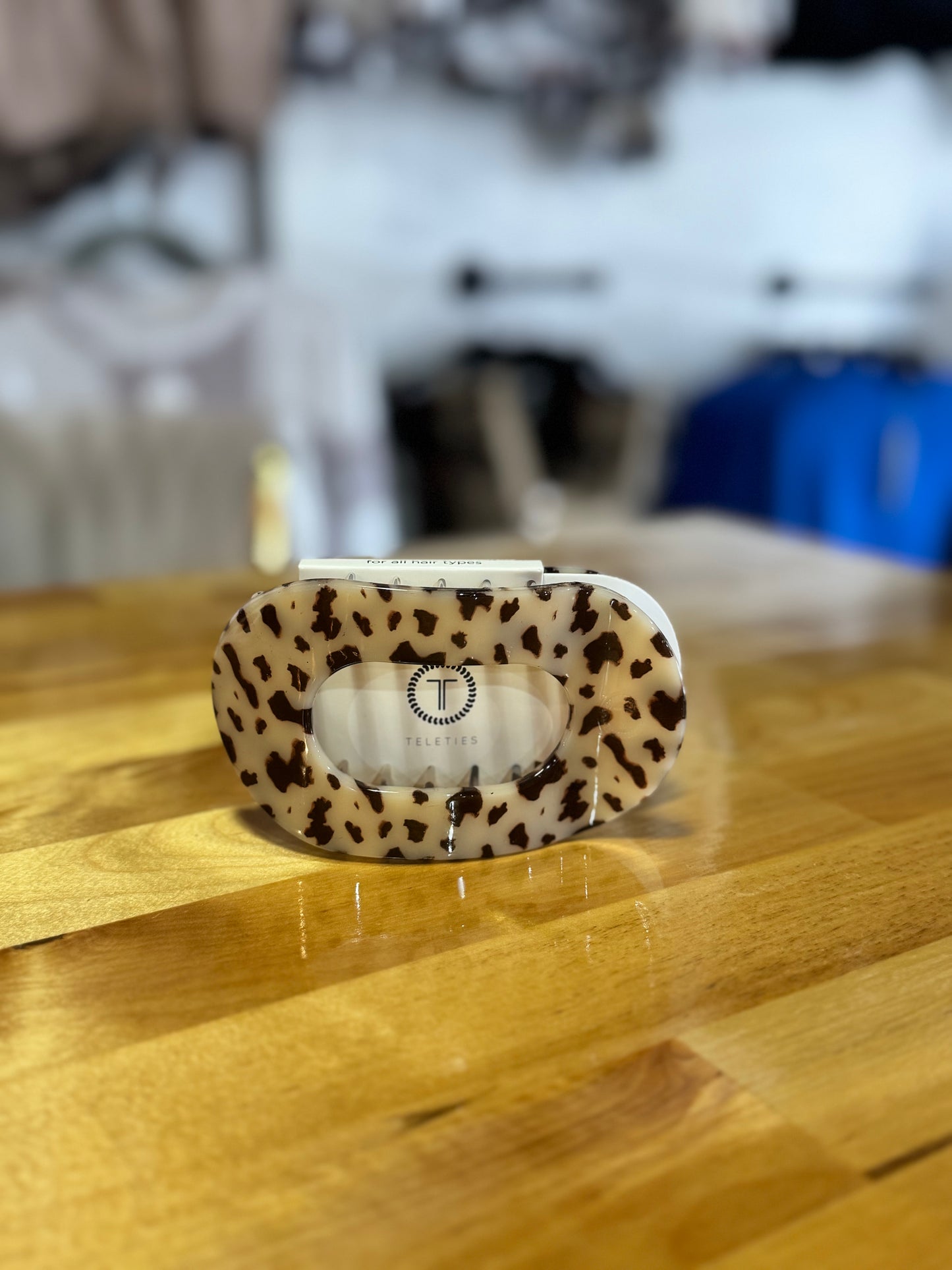 Large Round Flat Clip Blonde Tortoise