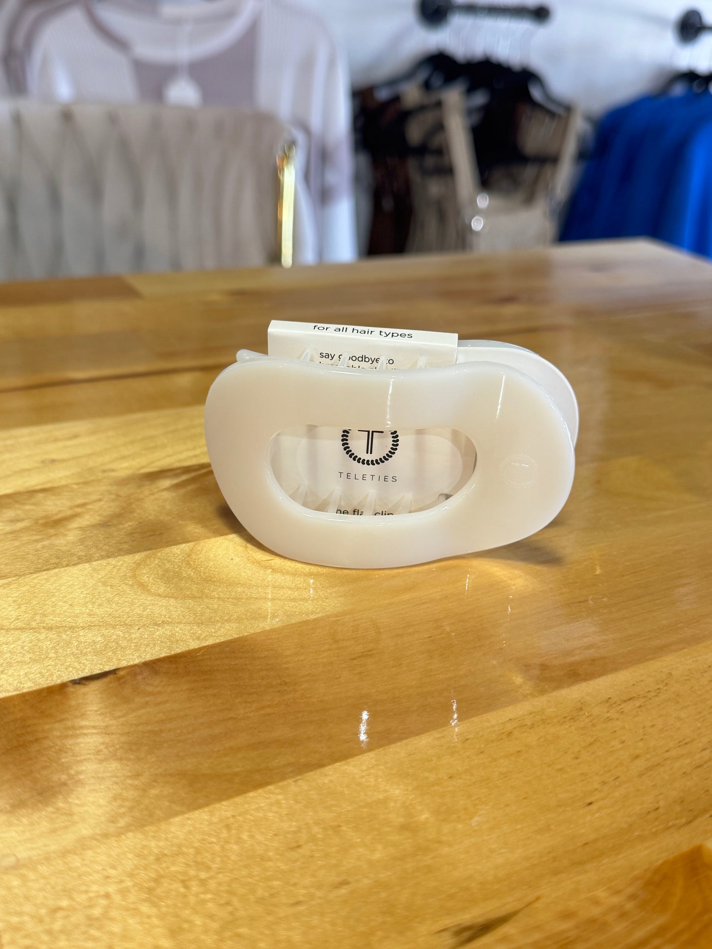 Medium Round Flat Clip coconut white