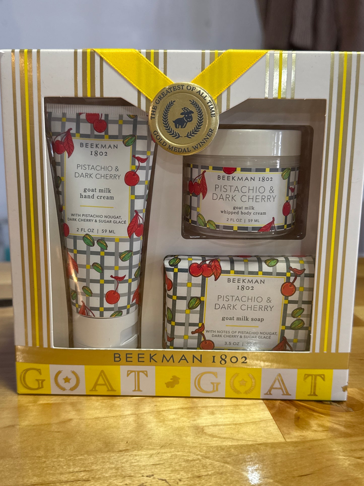 Pistachio Dark Cherry 3pc set